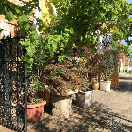 Raspi Apartman Etterem Es Boraszat Fertőrákos Exteriér fotografie
